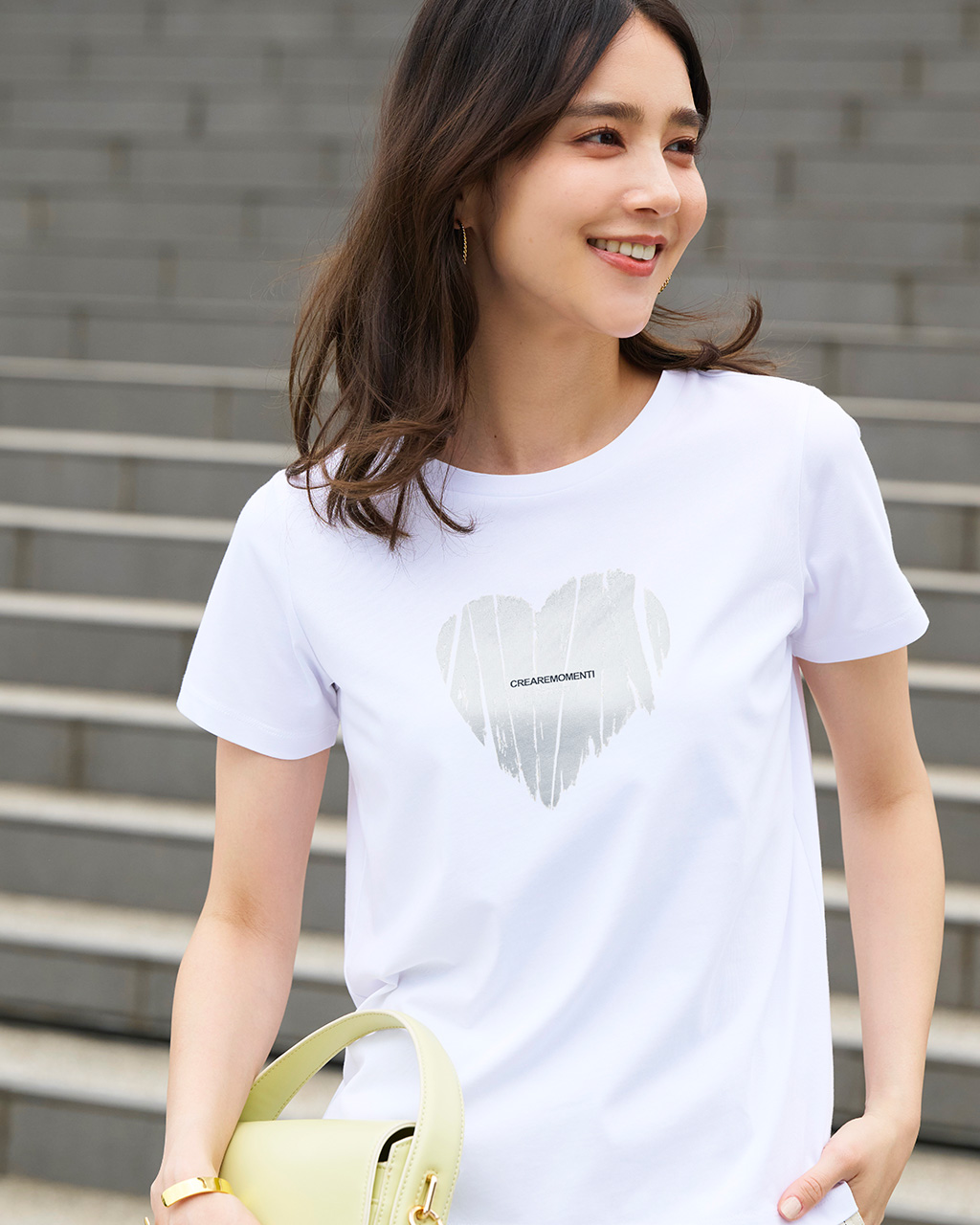 メタリックデザインTシャツ